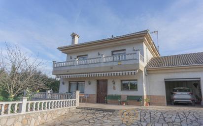 Vista exterior de Casa o xalet en venda en Vallirana amb Terrassa, Piscina i Balcó