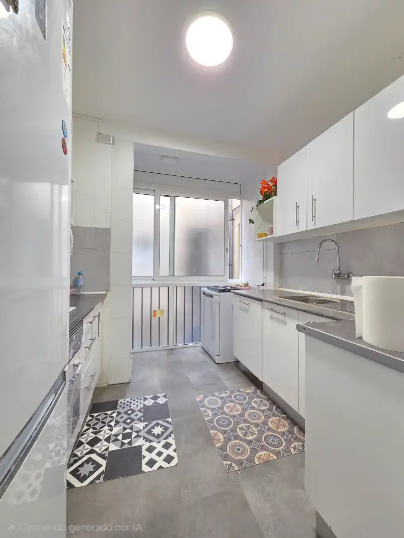 Küche von Wohnung zum Verkauf in Cerdanyola del Vallès mit Ofen und Balkon