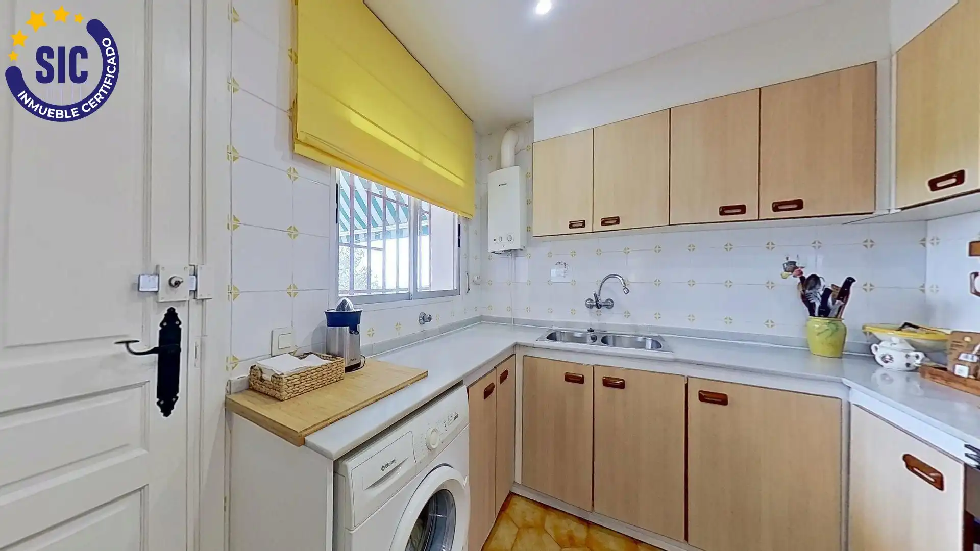 Cuina de Casa o xalet en venda en Chiva amb Jardí privat, Terrassa i Traster