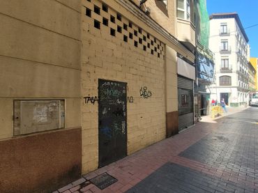 Local comercial de lloguer a Calle de Santiago 4