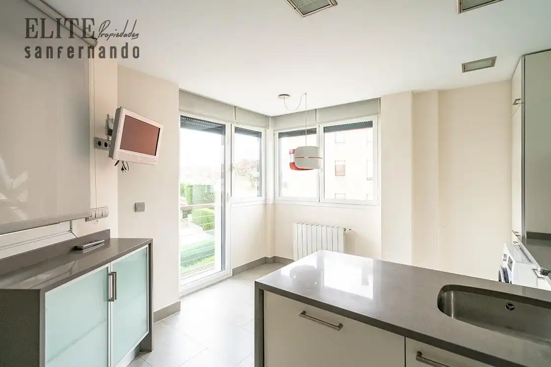 Cocina de Piso en venta en Santander con Calefacción, Jardín privado y Parquet