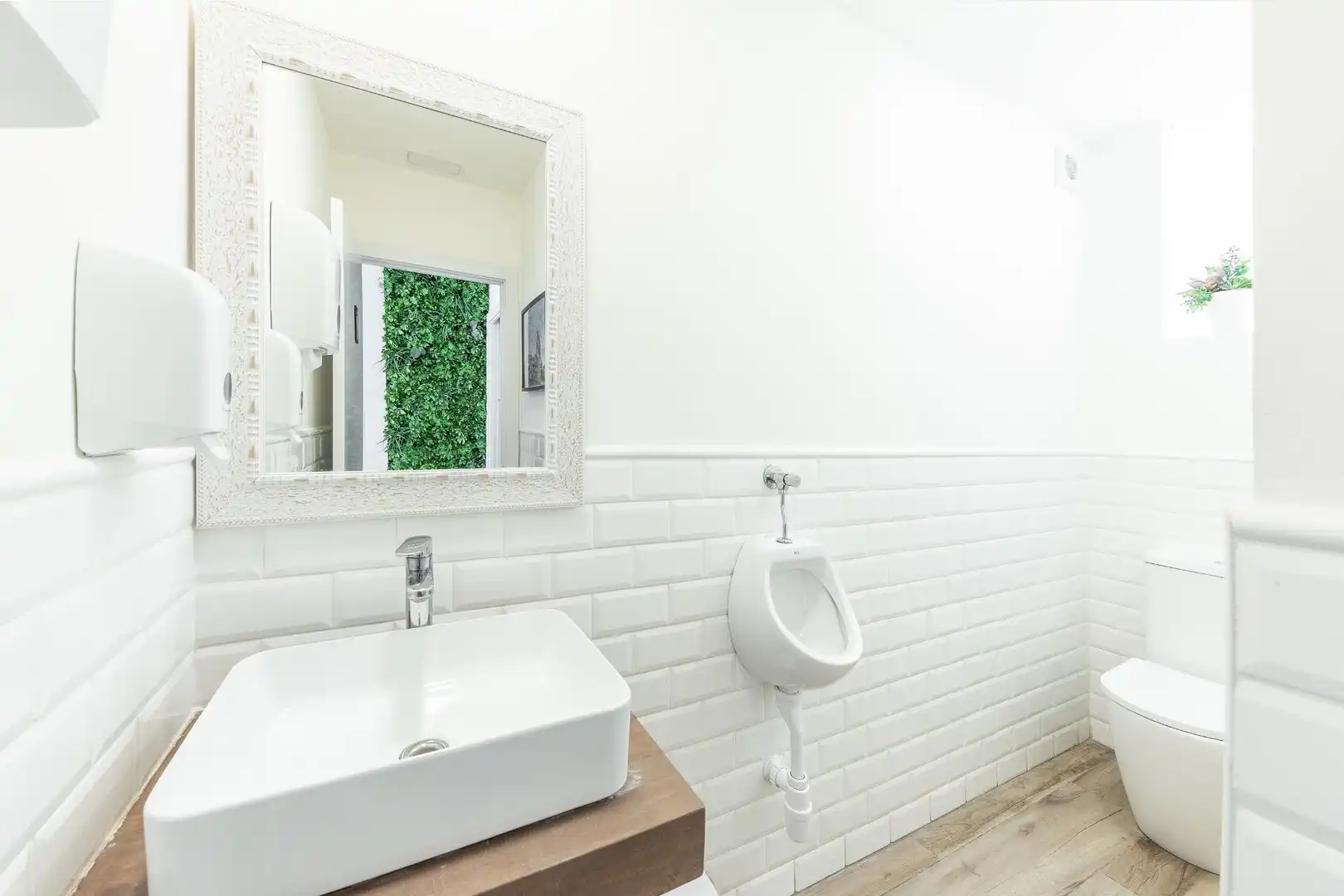 Badezimmer von Geschaftsraum zum Verkauf in  Palma de Mallorca mit Klimaanlage, Terrasse und Möbliert