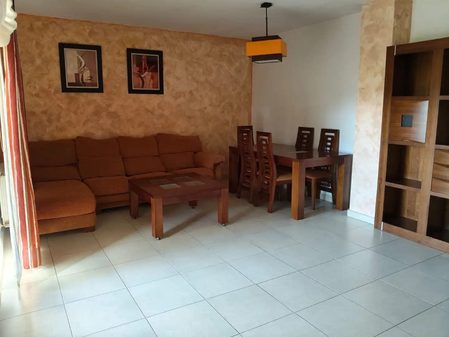 Sala d'estar de Casa adosada en venda en Yebes amb Calefacció, Jardí privat i Traster
