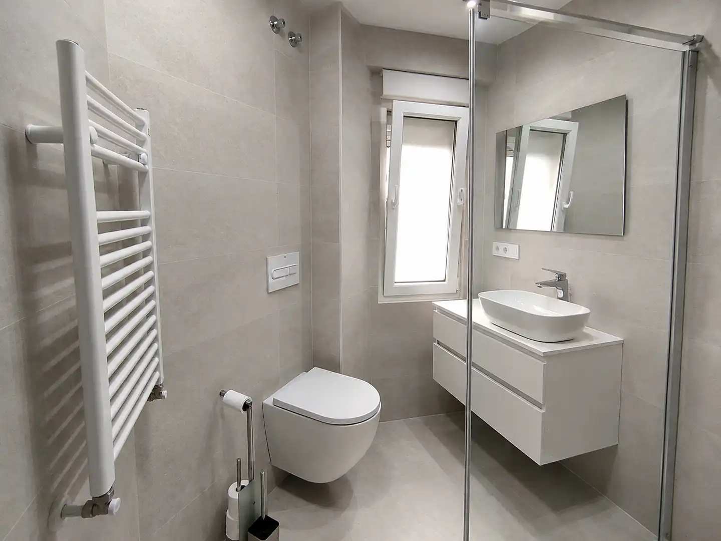 Bathroom of Flat for rent in Santander  with Heating, Terrace and Oven