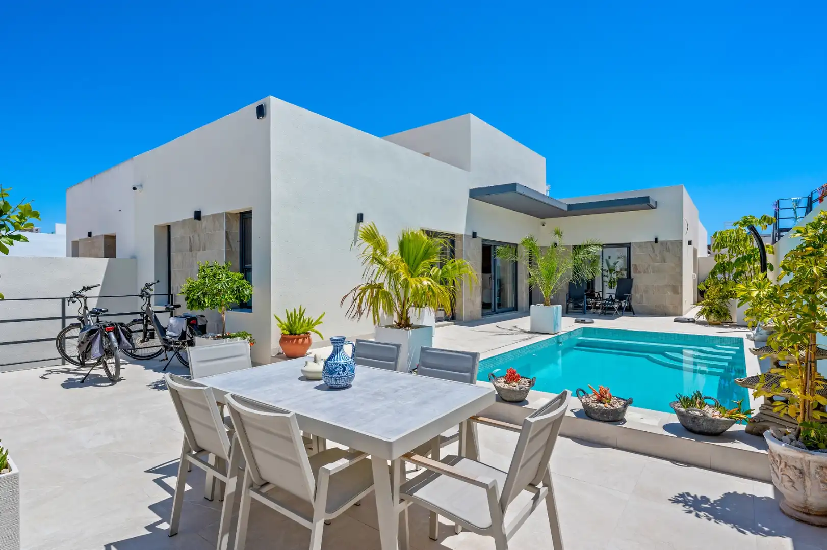Casa con piscina en venta en Daya Nueva
