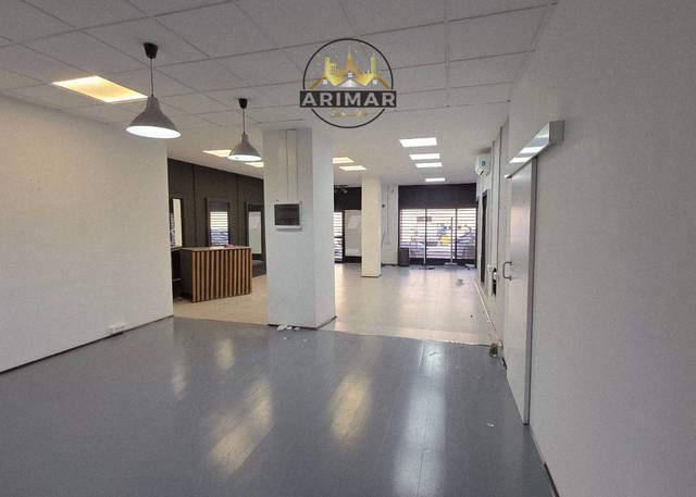 Local comercial en Alquiler en Ensanche - Parque del Oeste