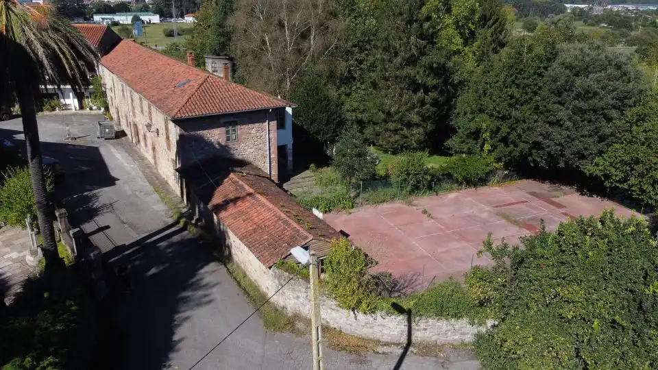 Casa o xalet en venda en Torrelavega  amb Jardí privat