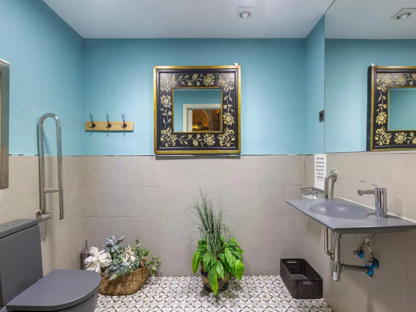 Baño de Local en venta en Madrid