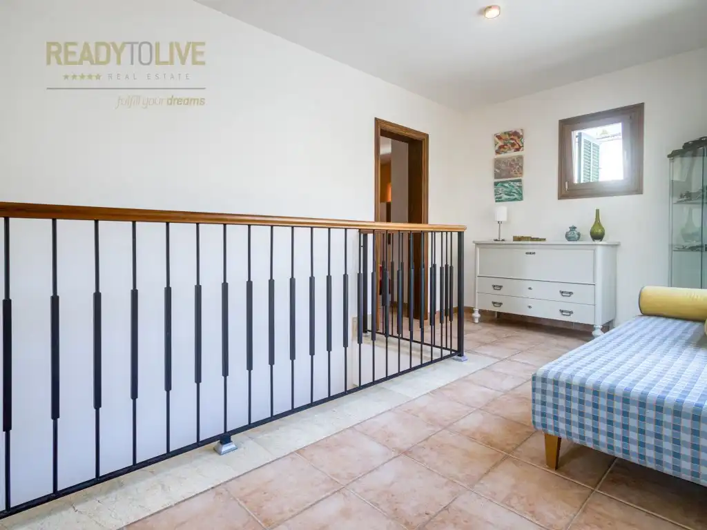 Einfamilien-Reihenhaus zum Verkauf in Alcúdia mit Klimaanlage, Privatgarten und Terrasse