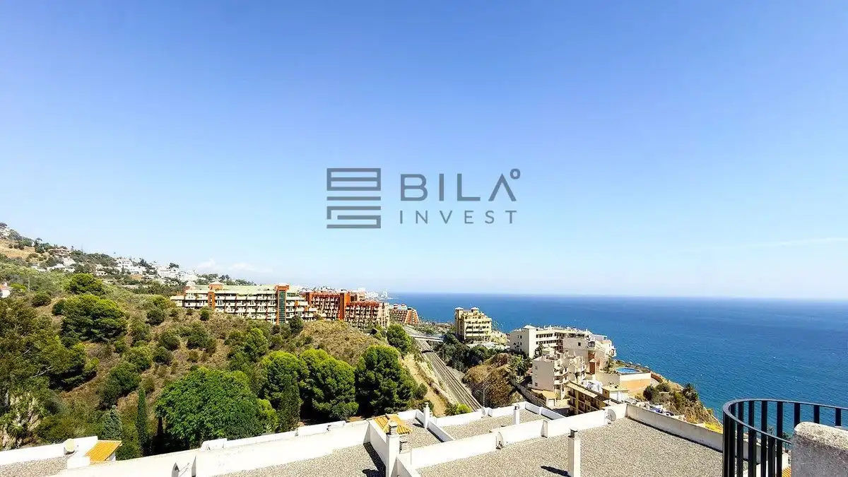 Vista exterior de Àtic en venda en Benalmádena amb Aire condicionat, Terrassa i Traster