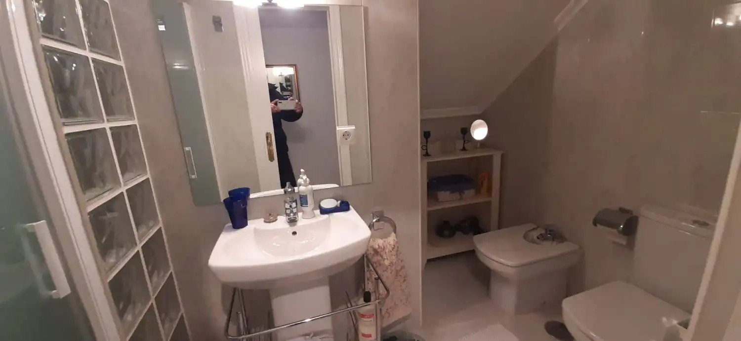 Baño de Ático en venta en Bárcena de Cicero con Calefacción, Terraza y Trastero