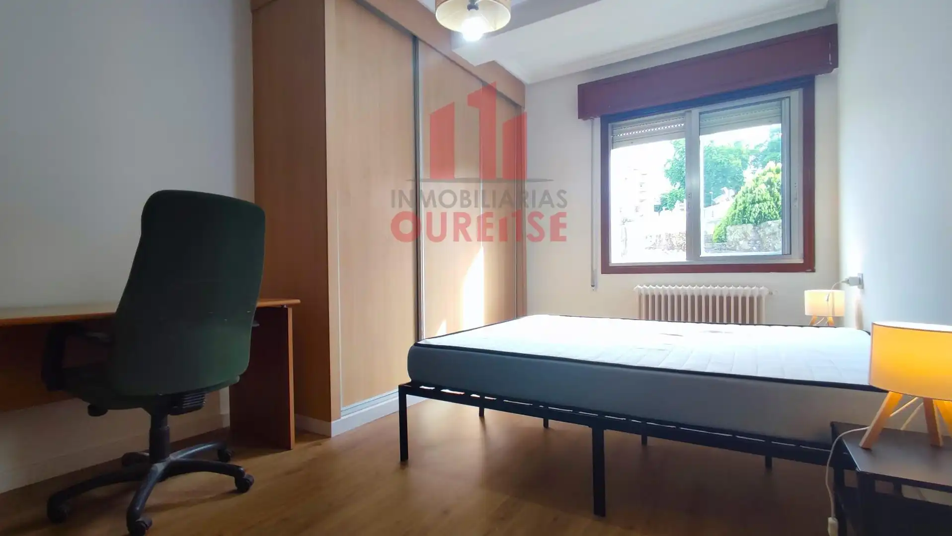 Habitación de Piso de alquiler en Ourense Capital  con Amueblado
