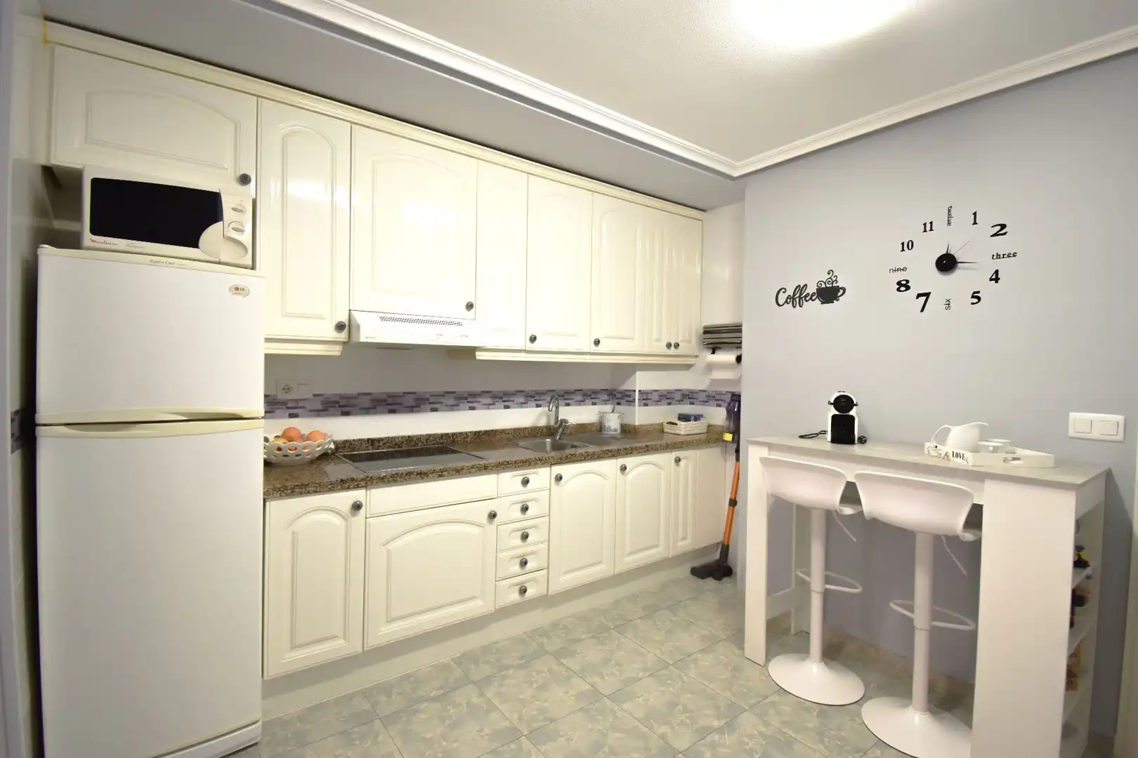 Cocina de Apartamento de alquiler en Santa Pola con Aire acondicionado, Calefacción y Terraza