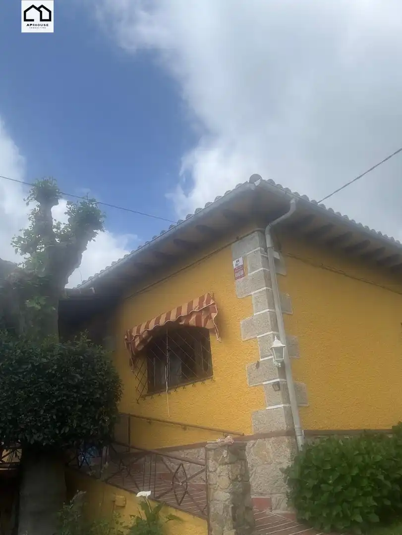 Vista exterior de Casa o chalet en venta en Gavilanes con Aire acondicionado, Calefacción y Jardín privado