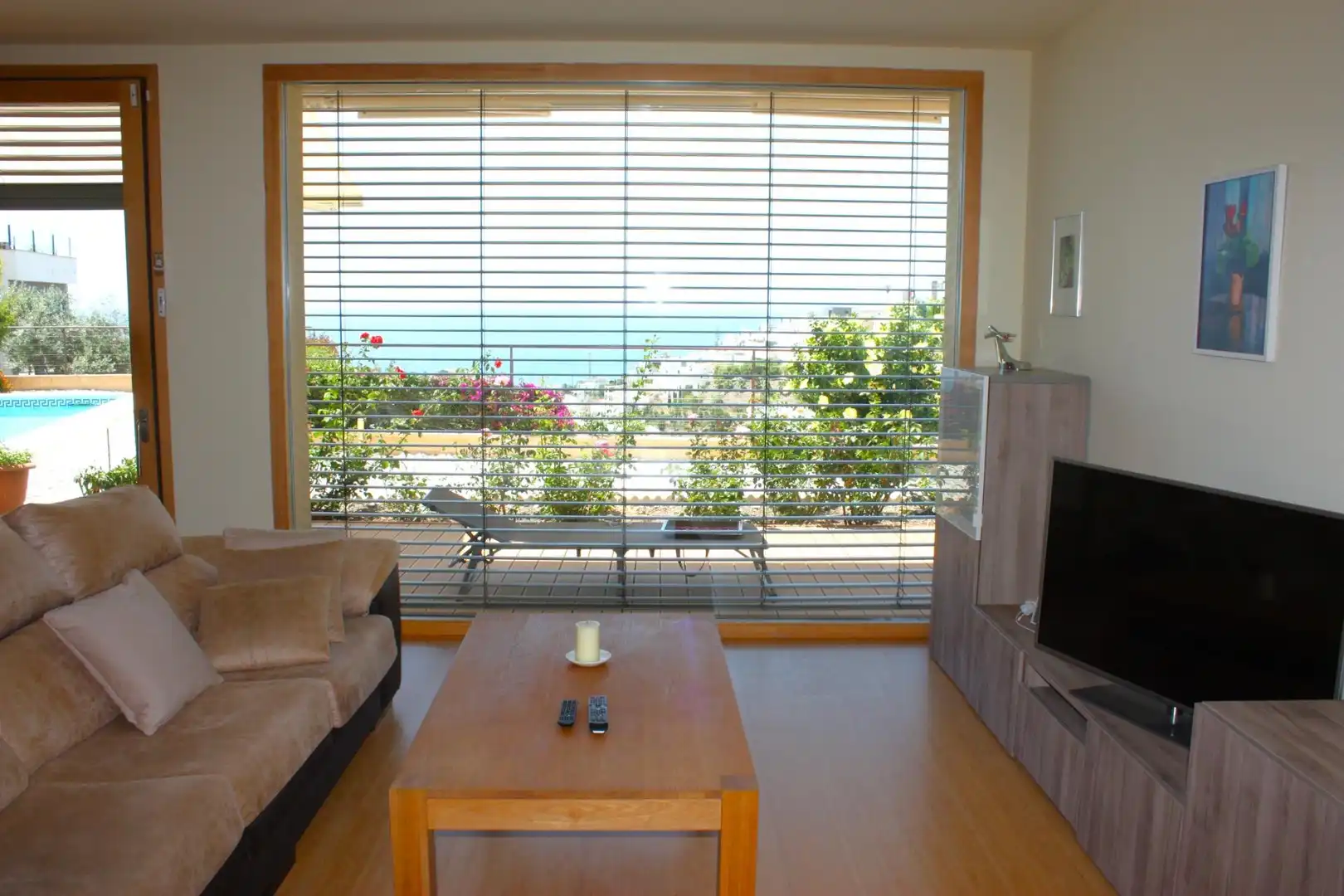 Sala d'estar de Casa o xalet en venda en Torrox amb Aire condicionat, Jardí privat i Piscina