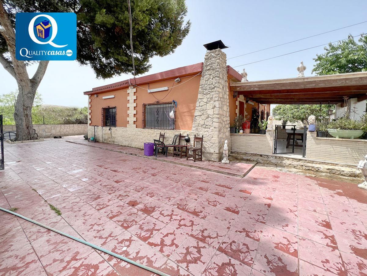 Vista exterior de Casa o xalet en venda en Alicante / Alacant amb Aire condicionat, Terrassa i Traster