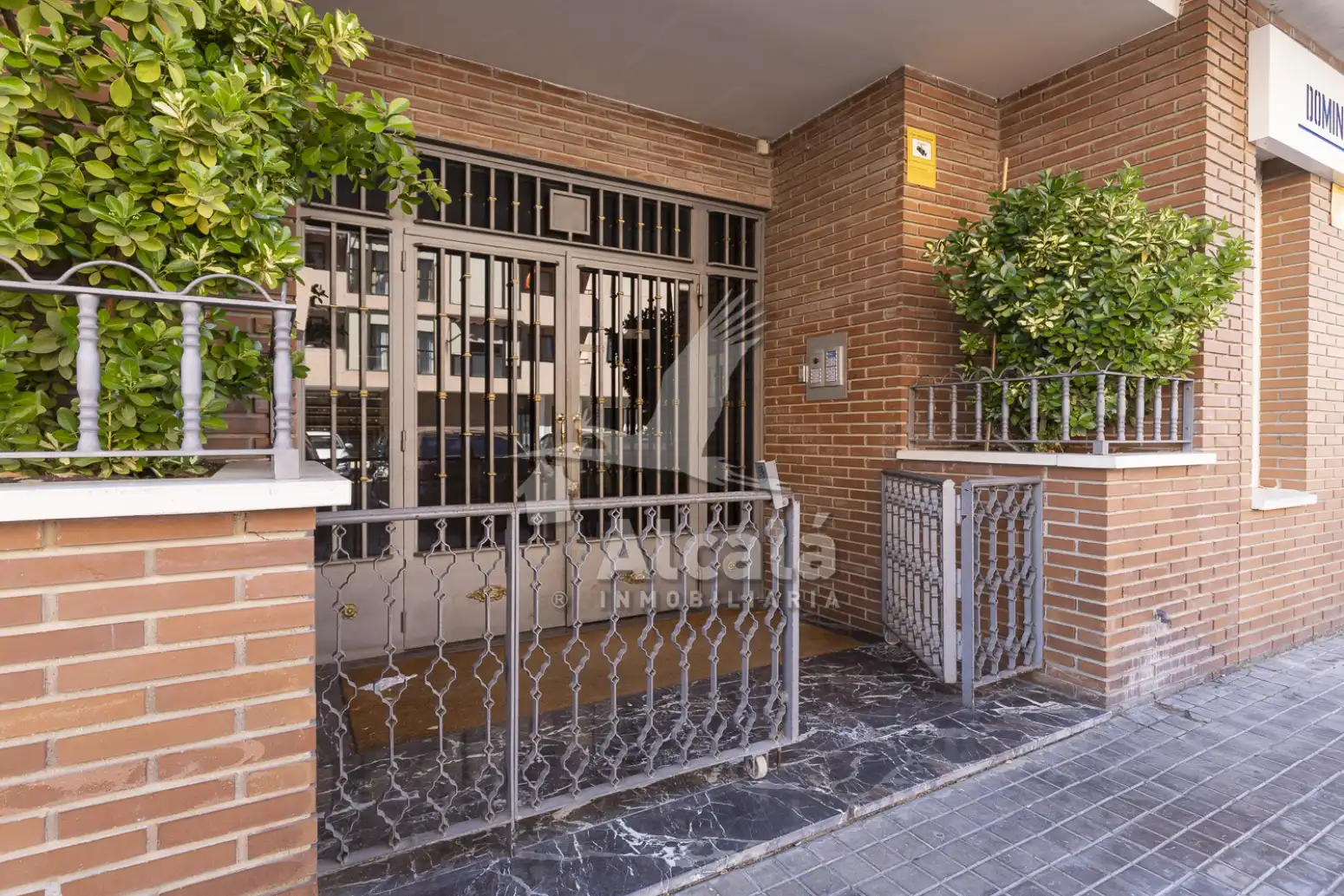 Exterior view of Flat for sale in Alcalá de Henares  with Air Conditioner, Heating and Private garden