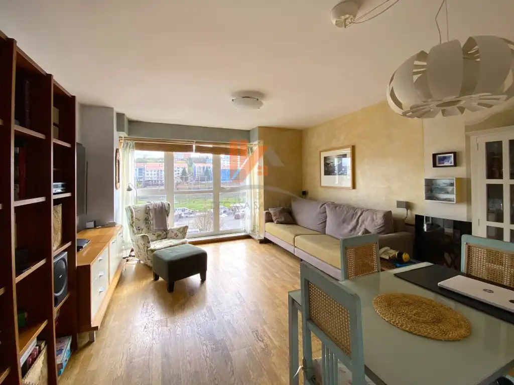 Vista exterior de Piso en venta en Santiago de Compostela  con Horno