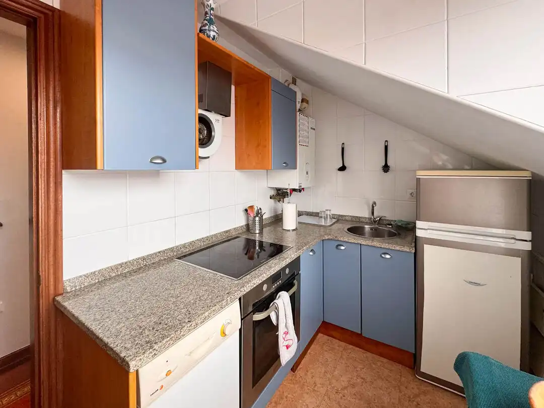 Küche von Dachboden zur Miete in Entrambasaguas mit Heizung, Terrasse und Schwimmbad