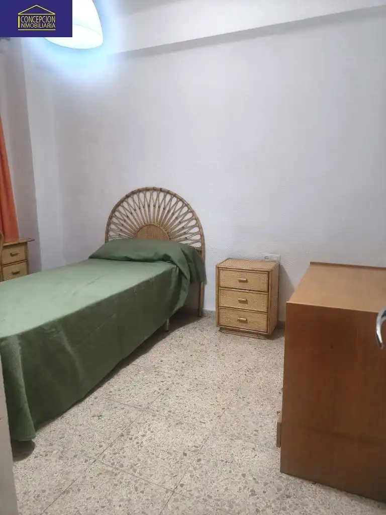 Schlafzimmer von Wohnung zur Miete in Córdoba mit Klimaanlage, Heizung und Möbliert