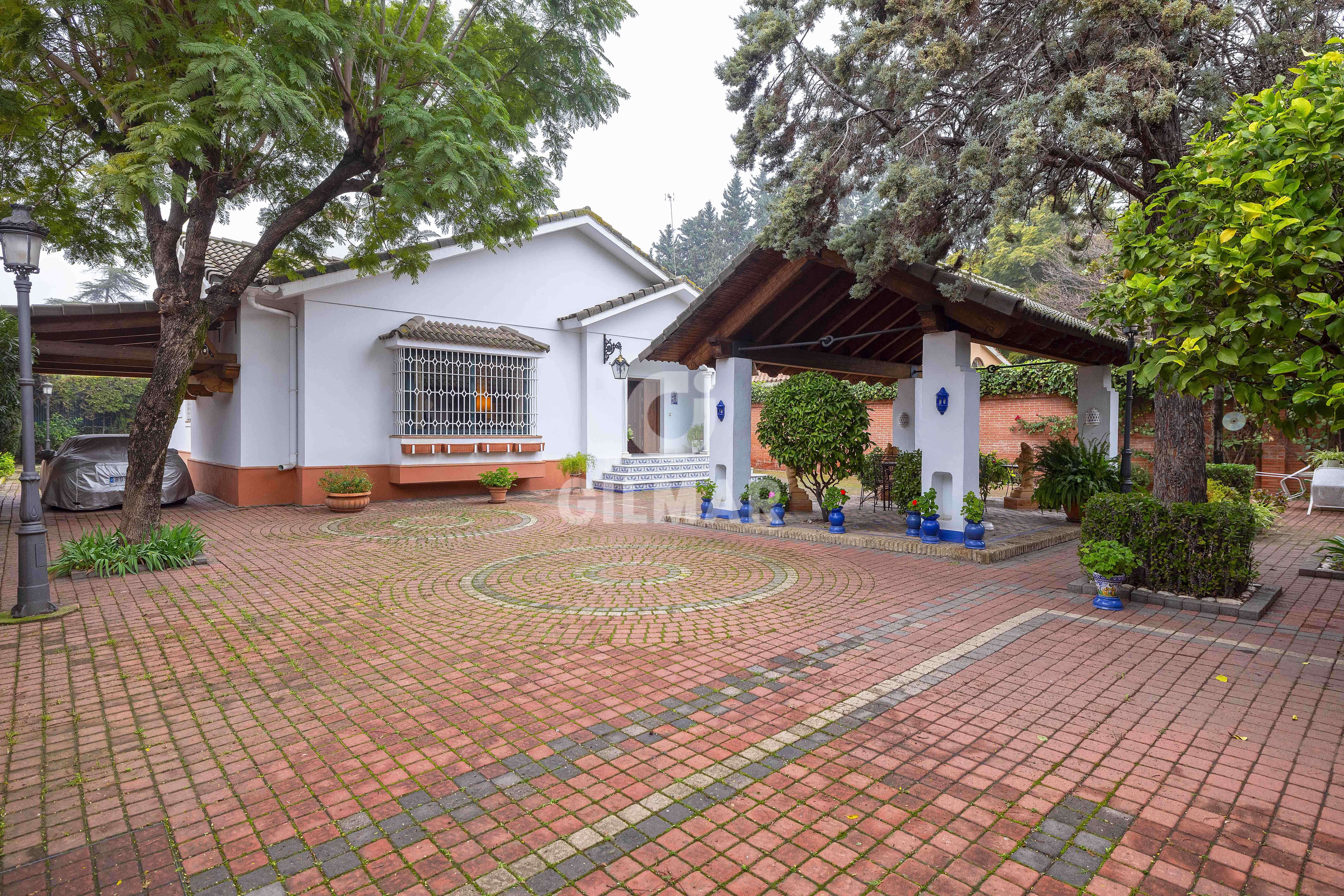 Exterior view of House or chalet for sale in  Sevilla Capital  with Heating and Private garden