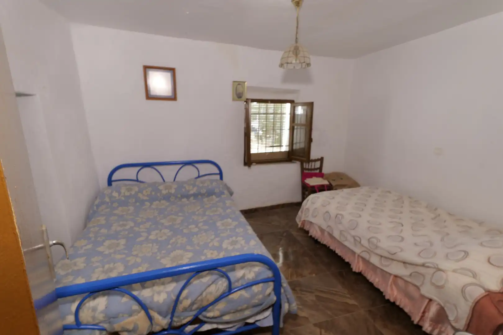 Habitación de Casa adosada en venta en Turón con Jardín privado, Terraza y Amueblado