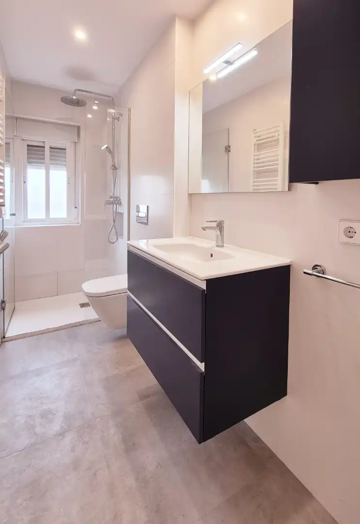 Bathroom of Flat for rent in Madrid  with Heating, Storage room and Oven