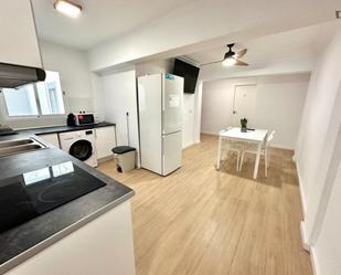 Cuina de Apartament de lloguer en  Valencia Capital amb Aire condicionat, Moblat i Forn