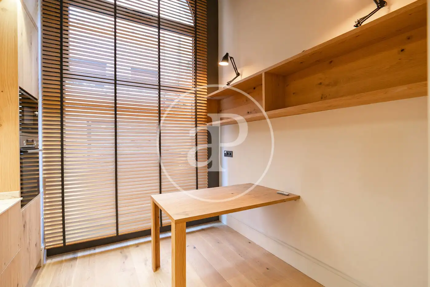 Wohnung zum Verkauf in Barcelona mit Klimaanlage, Heizung und Terrasse