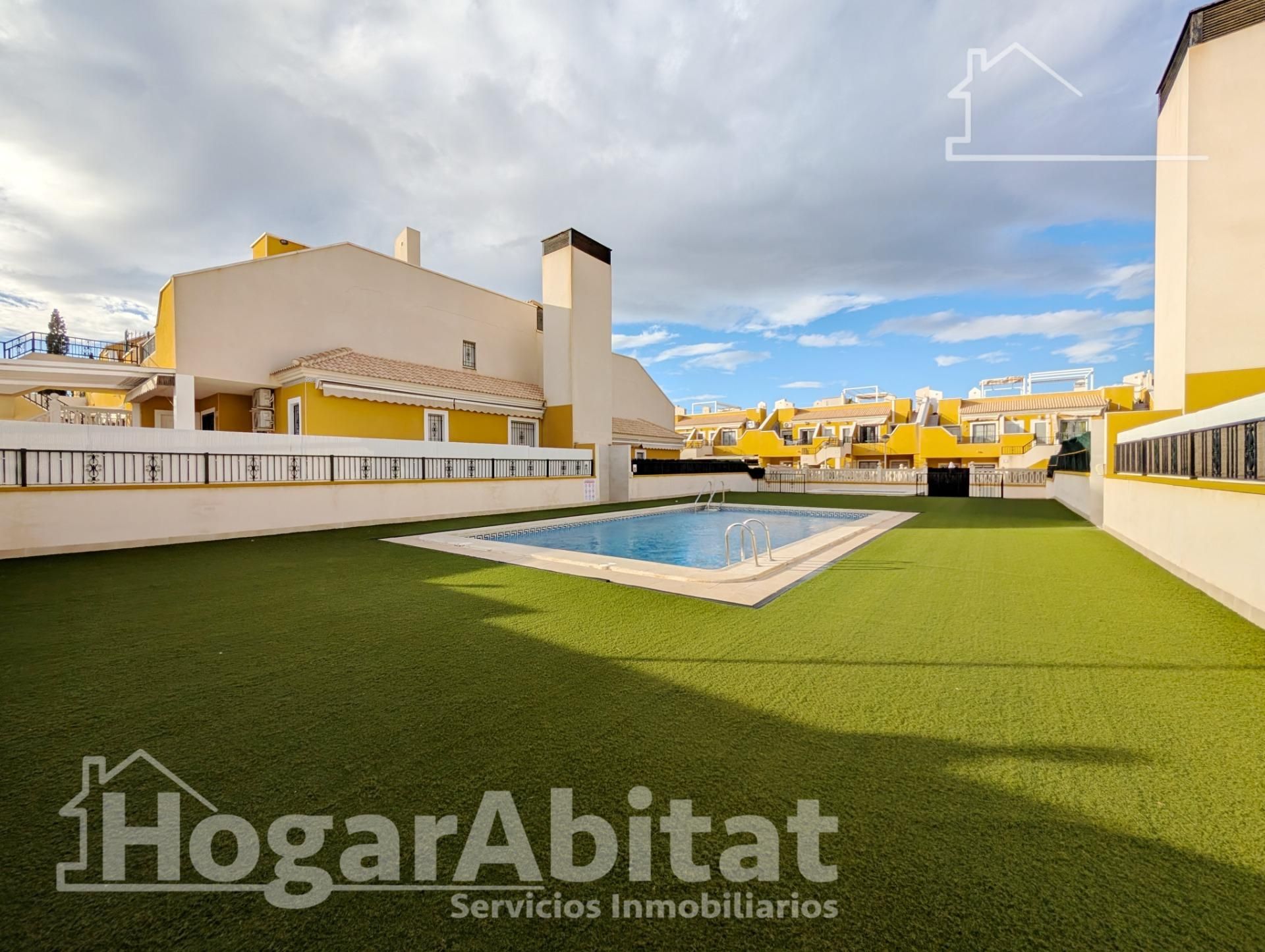 Vista exterior de Piso en venta en Elche / Elx con Jardín privado, Terraza y Amueblado