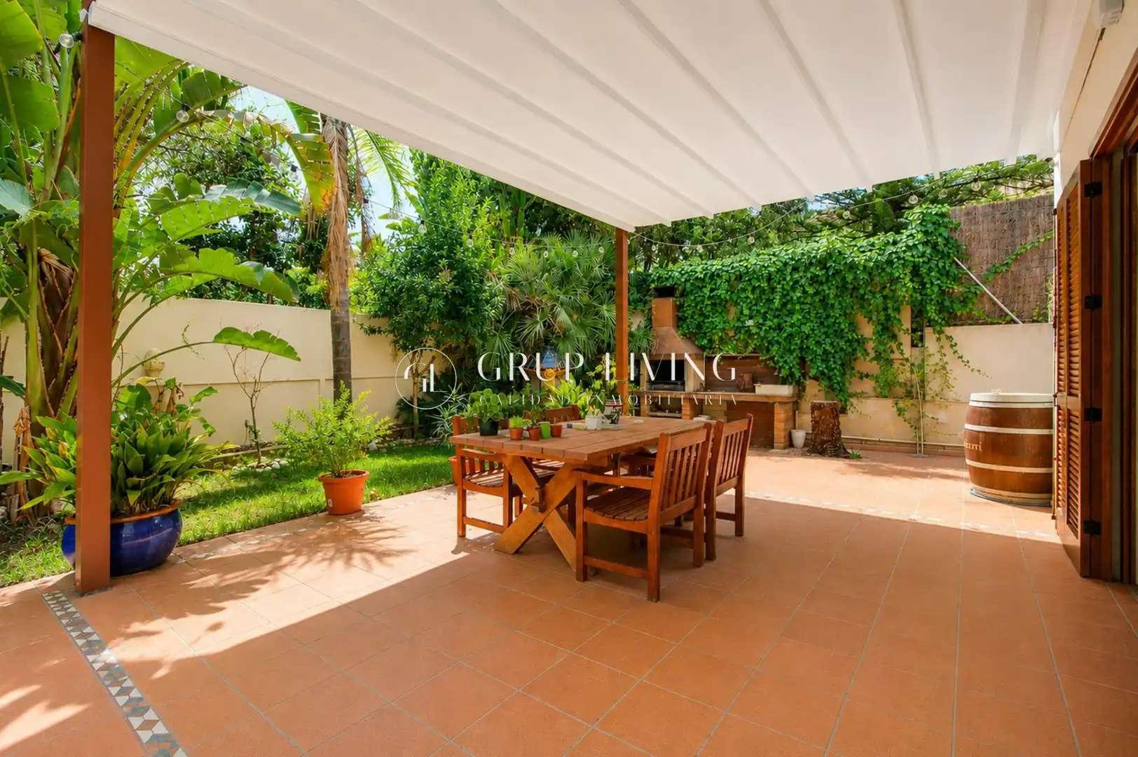 Casa amb terrassa en venda a Vallpineda - Santa Bárbara, imagen 2