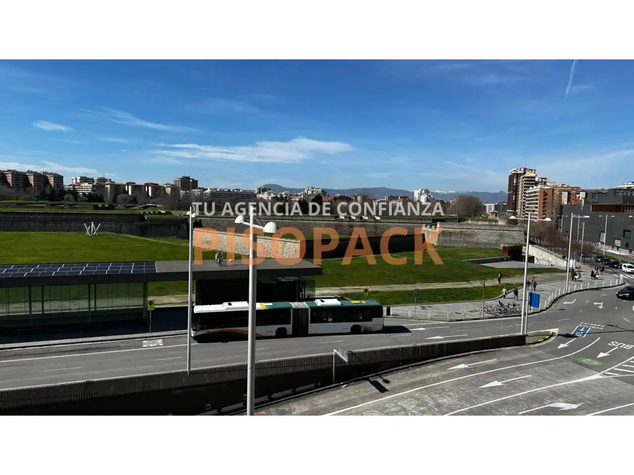 Vista exterior de Piso en venta en  Pamplona / Iruña con Calefacción, Terraza y Balcón