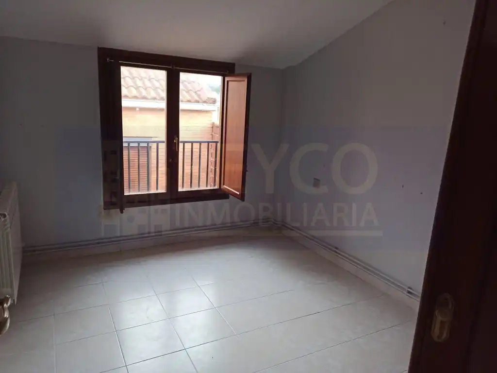 Bedroom of Flat for sale in Badarán