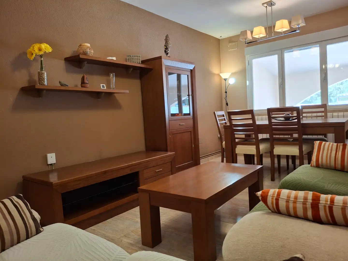 Sala de estar de Casa adosada en venta en Ciudad Real con Aire acondicionado, Calefacción y Jardín privado