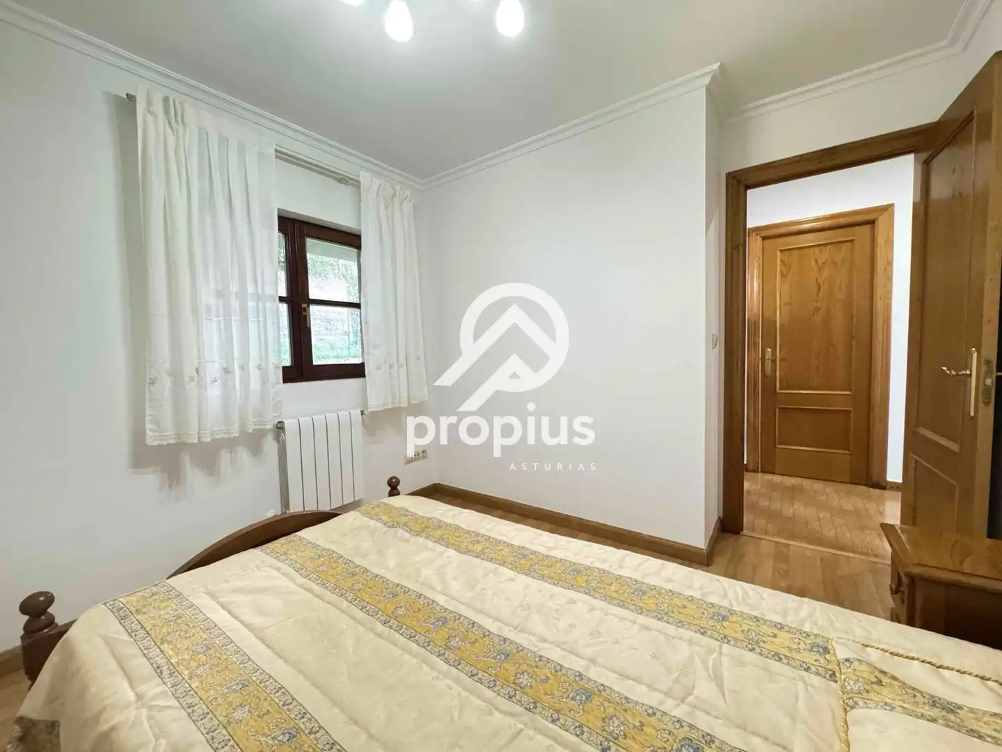 Habitación de Casa adosada en venta en Piloña con Calefacción, Jardín privado y Parquet