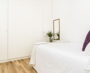 Bedroom of Flat to rent in Badalona  with Air Conditioner