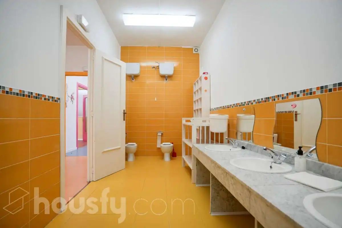 Baño de Local en venta en Madrid con Aire acondicionado