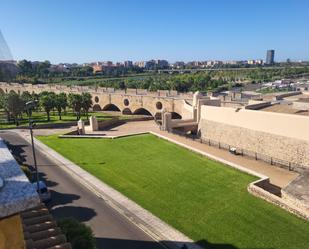 Vista exterior de Àtic en venda en Badajoz Capital amb Aire condicionat, Calefacció i Terrassa