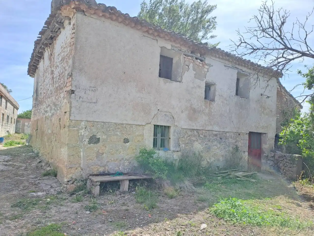 Vista exterior de Casa o xalet en venda en Revillarruz amb Jardí privat i Terrassa