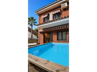 Casa bifamiliare con piscina in vendita a Montornès del Vallès