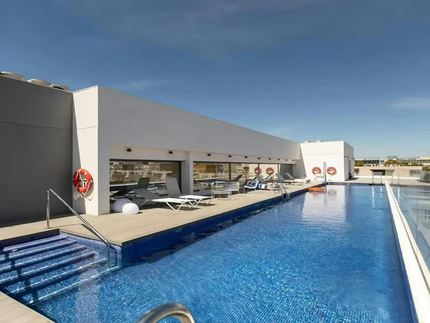 Schwimmbecken von Gebäude zur Miete in Sevilla