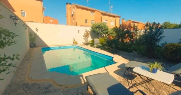 Swimming pool of House or chalet for sale in Alovera  with Air Conditioner, Heating and Private garden