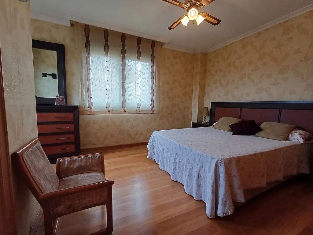 Habitación de Casa o chalet en venta en Vigo  con Calefacción, Jardín privado y Parquet