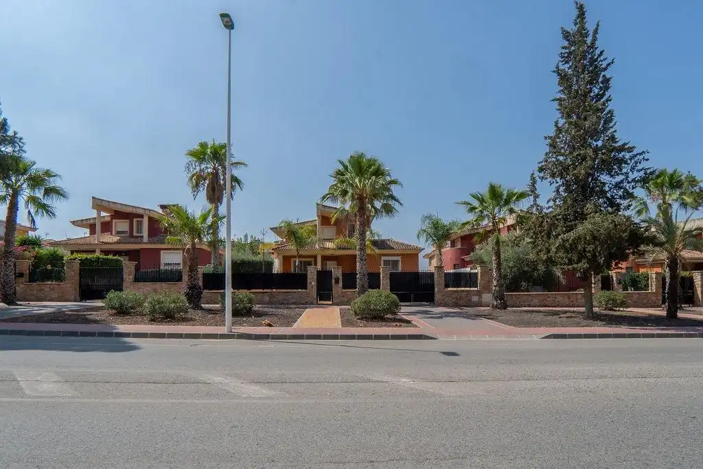 Chalet con piscina en venta en La Alcayna
