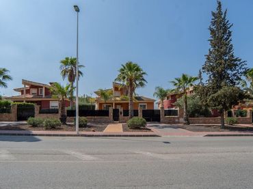 Xalet amb piscina en venda a La Alcayna