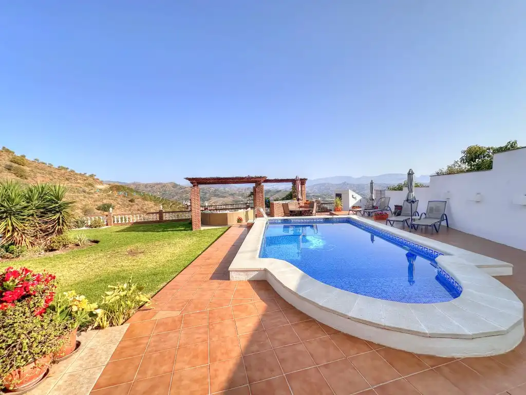 Casa rustica con piscina in vendita a Iznate