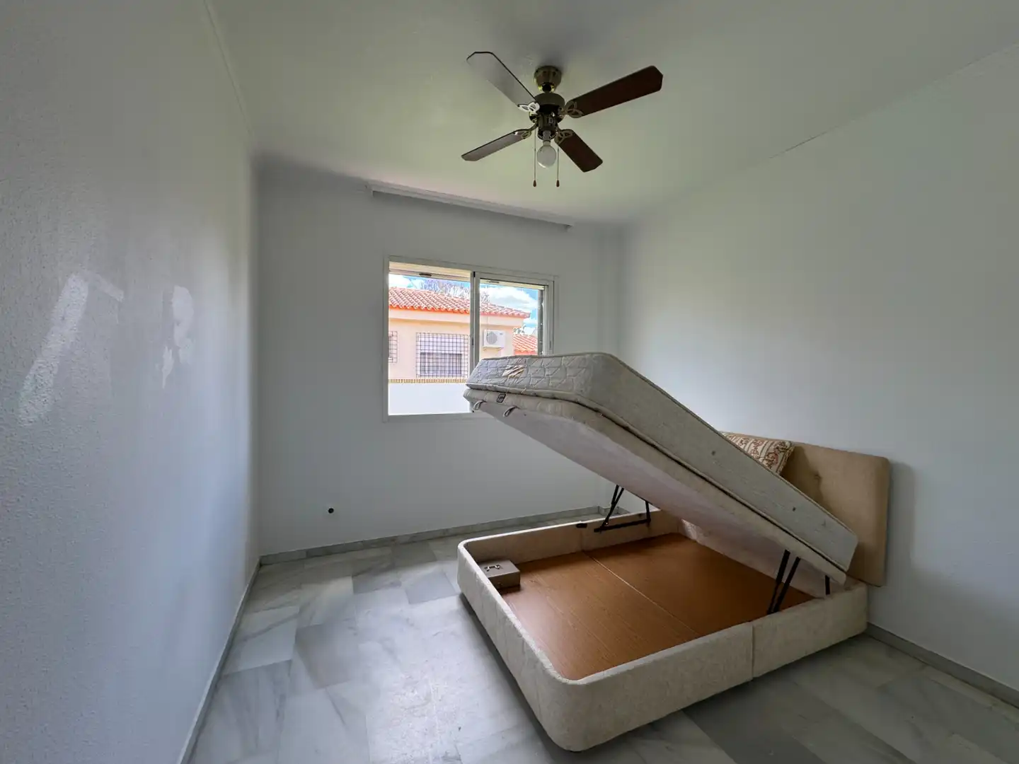 Habitación de Casa o chalet de alquiler en Espartinas con Aire acondicionado, Calefacción y Jardín privado