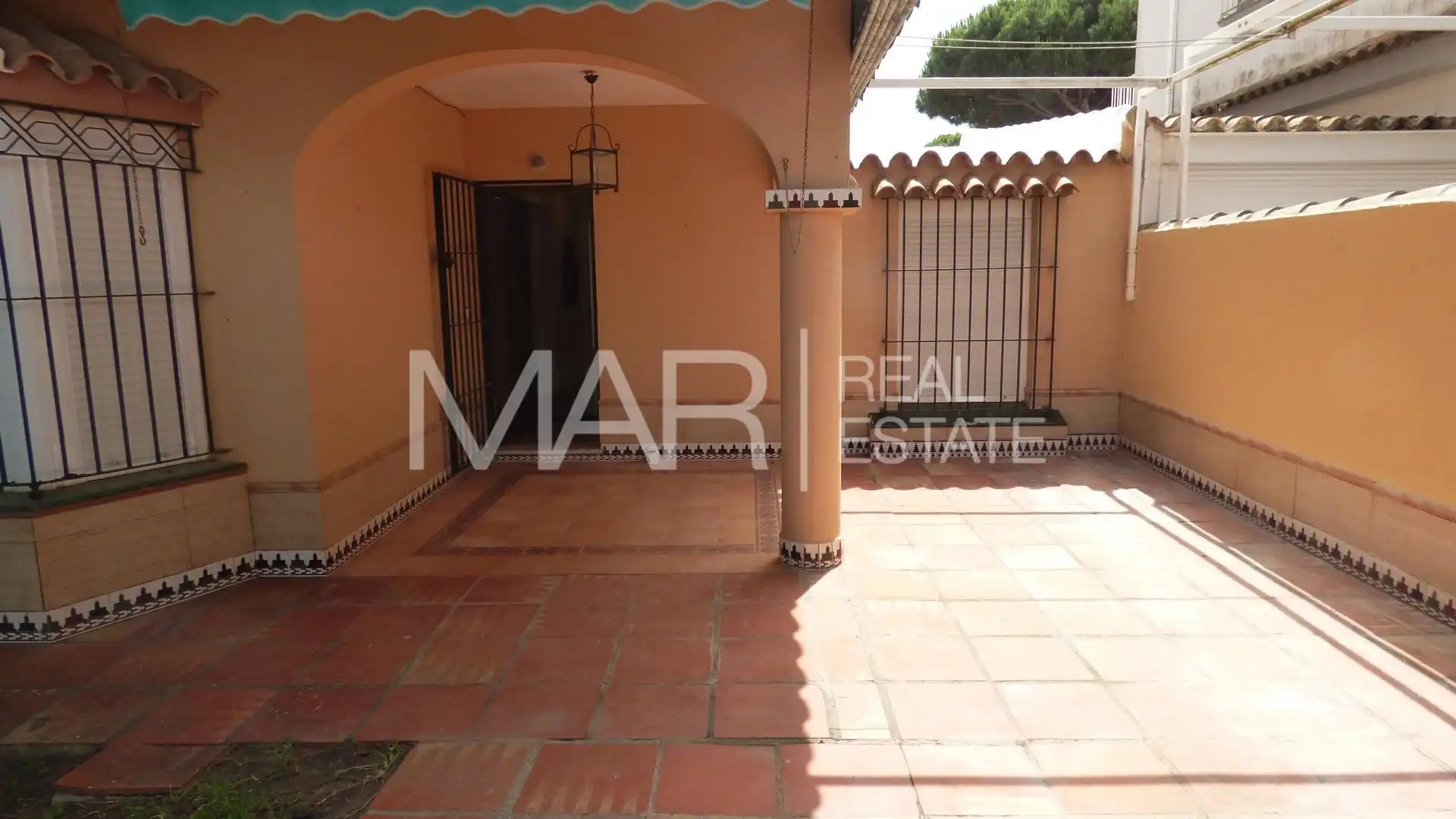 Jardí de Casa o xalet en venda en Chiclana de la Frontera amb Aire condicionat, Jardí privat i Terrassa
