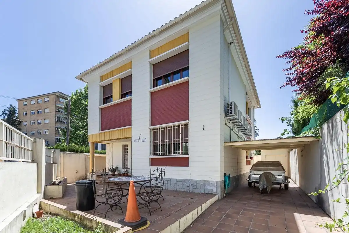 Vista exterior de Casa o chalet en venta en Granada con Aire acondicionado, Calefacción y Jardín privado