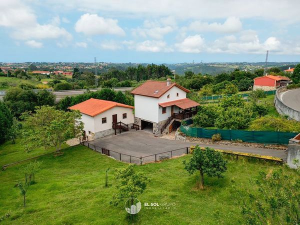 Exterior view of House or chalet for sale in Villaviciosa  with Heating, Private garden and Parquet flooring